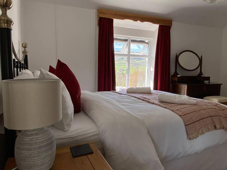 Scenic Welsh Cottage In The Brecon Beacons Crickhowell Kültér fotó